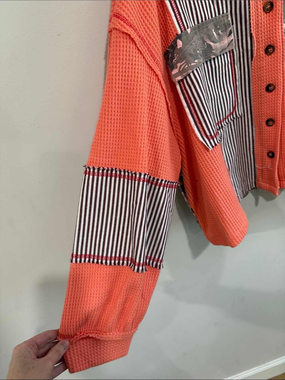 POL Coral/Camo Mixed-Panel Button-Front Shirt - Picture 3 of 10